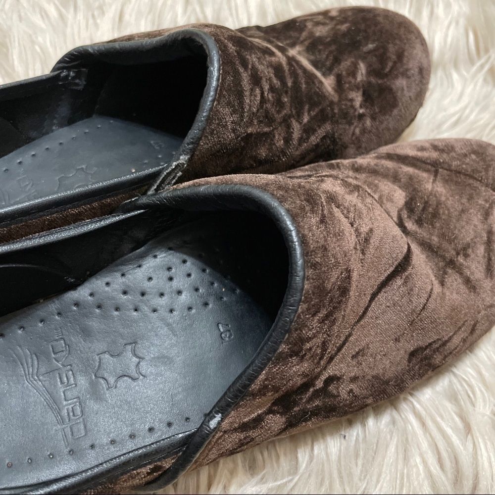 Brown velvet Dansko clogs size 37 (6.5-7) - Picture 9 of 11